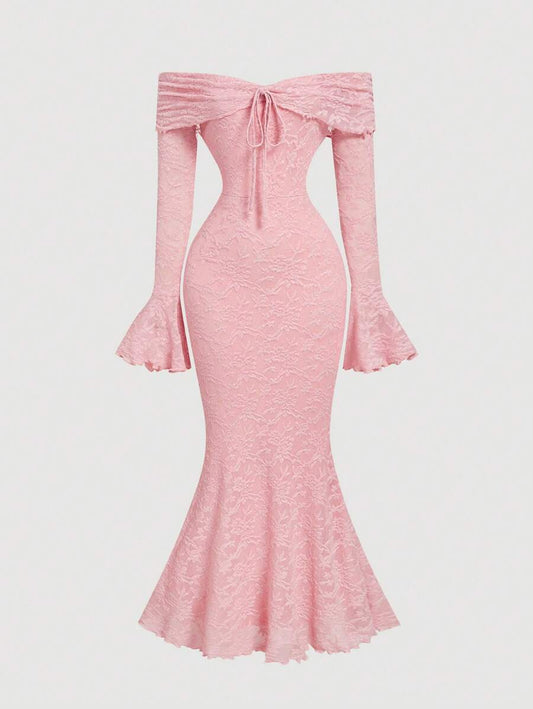 SHEIN MOD فستان وردي حرير بياقة كاشفة الكتف
