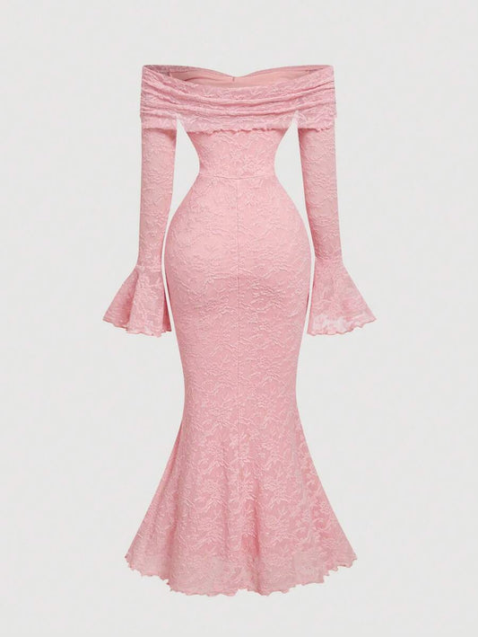 SHEIN MOD فستان وردي حرير بياقة كاشفة الكتف