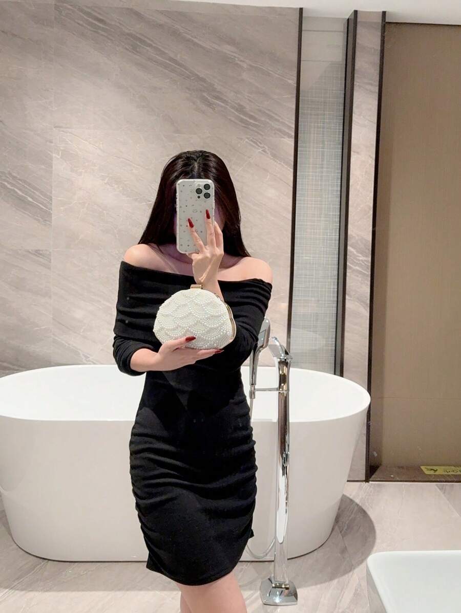 SHEIN حقيبة كتف مستطيلة مزينة بالخرز المزيف