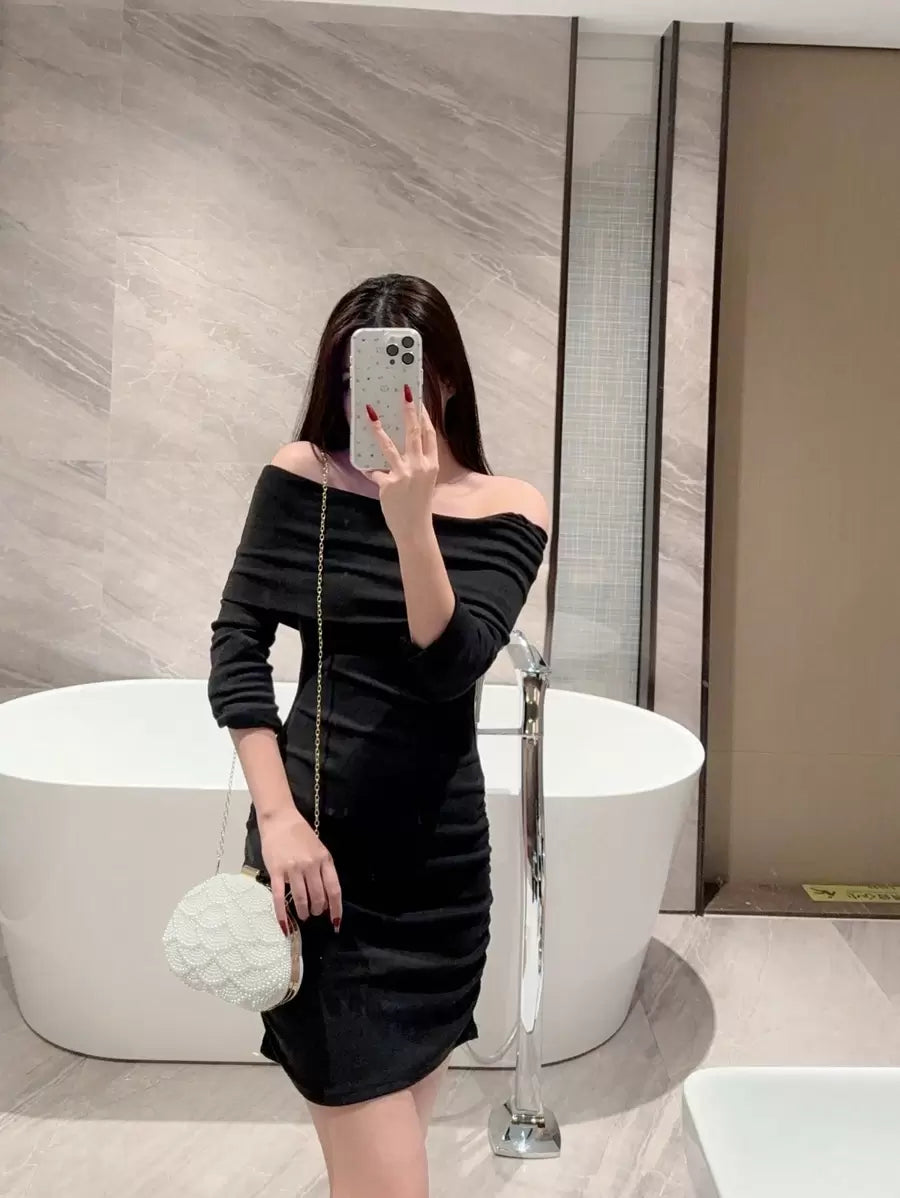 SHEIN حقيبة كتف مستطيلة مزينة بالخرز المزيف