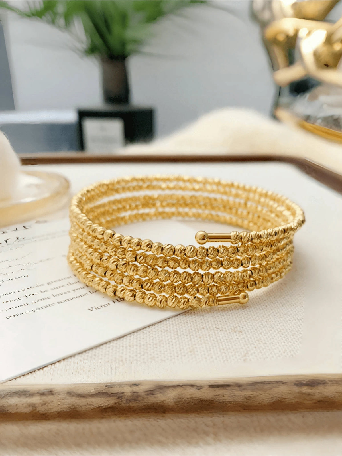 SHEIN سوار متعدد الطبقات بزخرفة اللؤلؤ