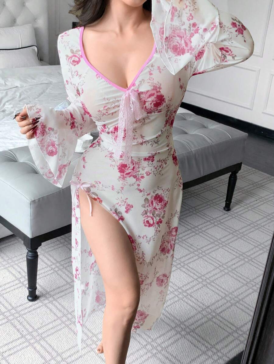 SHEIN قميص نوم بطباعة زهور بأكمام جرس وذيل مشطور