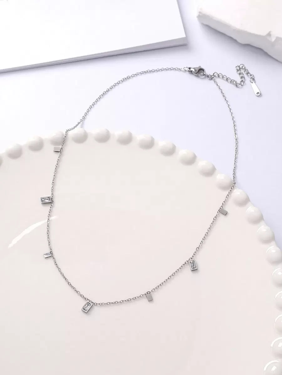 SHEIN قلادة سلسلة فولاذ مقاوم للصدأ مستطيلة بتصميم عصري