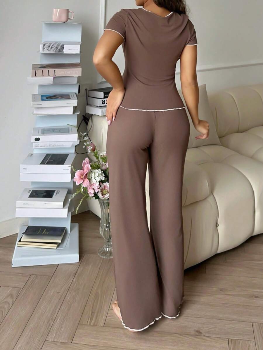 SHEIN طقم بيجامة 2 قطعة بلوزة بأكمام قصيرة ملونة وبنطال