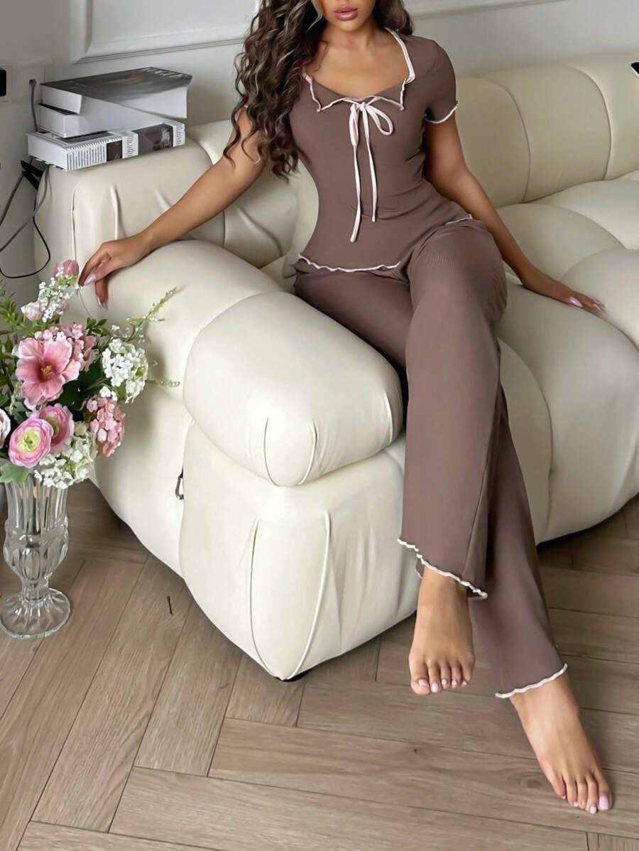 SHEIN طقم بيجامة 2 قطعة بلوزة بأكمام قصيرة ملونة وبنطال