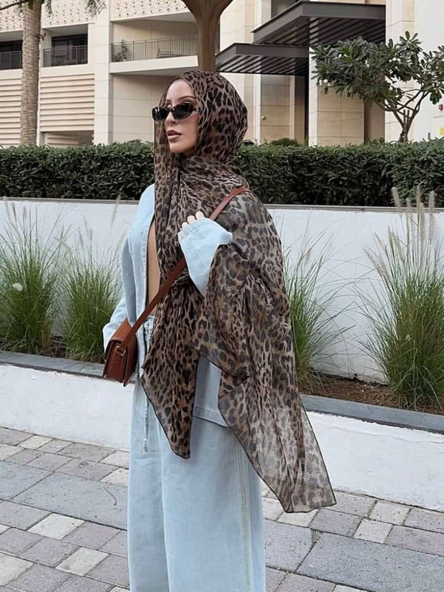 SHEIN حجاب نسائي بوهيمي خفيف بطبعة نمر وقابل للتنفس