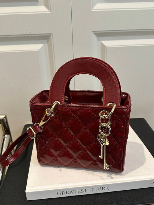 SHEIN حقيبة يد مربعة بنقشة معينية بسحاب وحزام قابل للتعديل