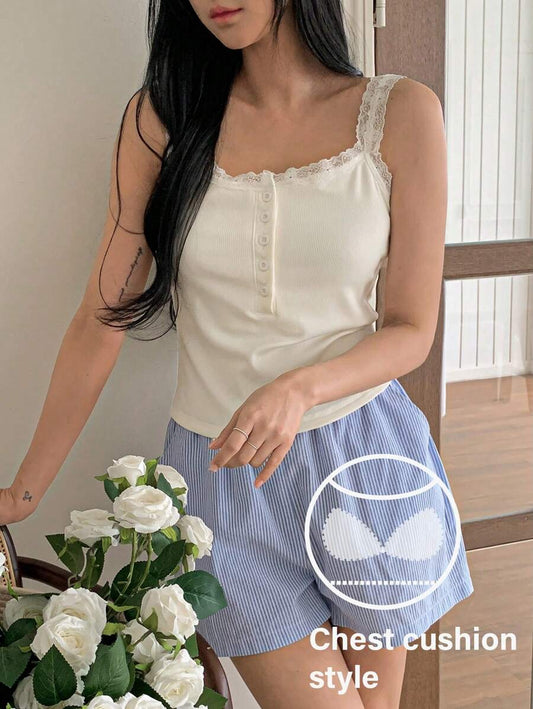 SHEIN DAZY طقم بيجامة قطعتين بسالوبيت مزين بالدانتيل وشورت مخطط