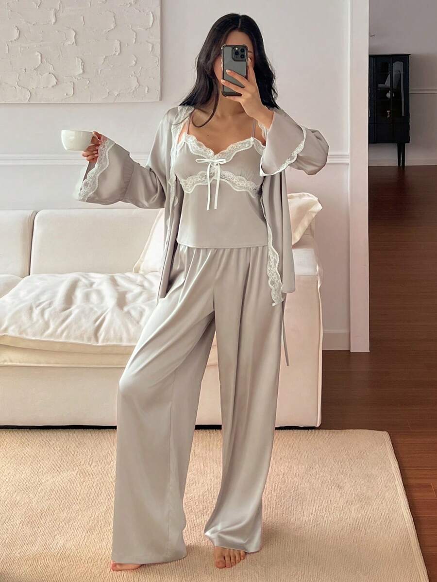 SHEIN DAZY طقم بيجامة 3 قطع روب ساتان ودانتيل وتوب كامي وبنطلون طويل