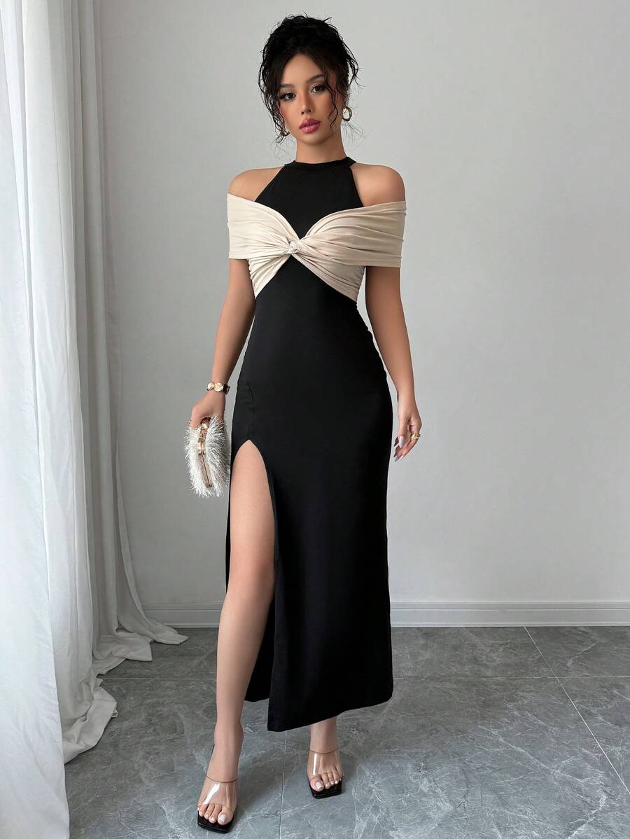 SHEIN Rafferiza فستان أسود وبيج مفتوح من الخلف بشق عالي