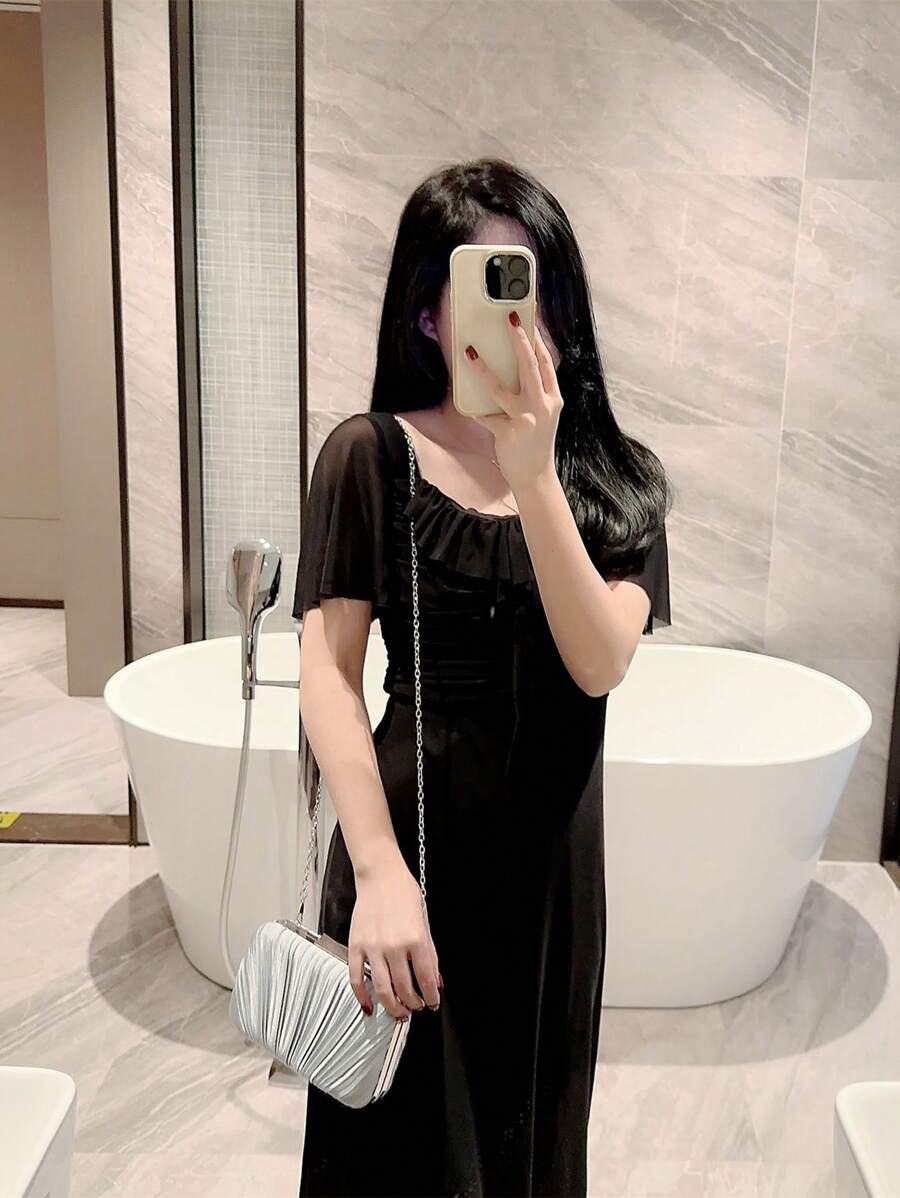 SHEIN حقيبة فضية ساتان مطوية بسلسلة