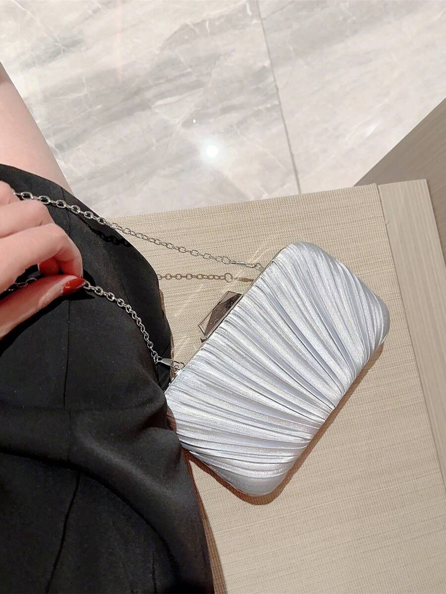 SHEIN حقيبة فضية ساتان مطوية بسلسلة