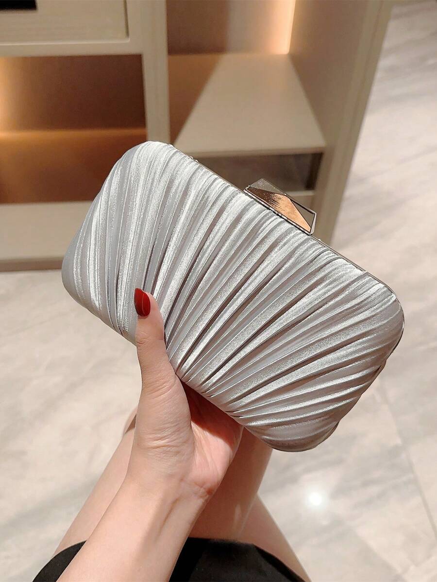 SHEIN حقيبة فضية ساتان مطوية بسلسلة