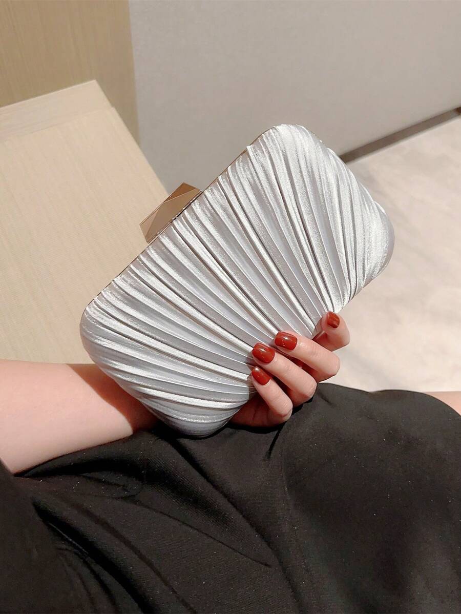 SHEIN حقيبة فضية ساتان مطوية بسلسلة