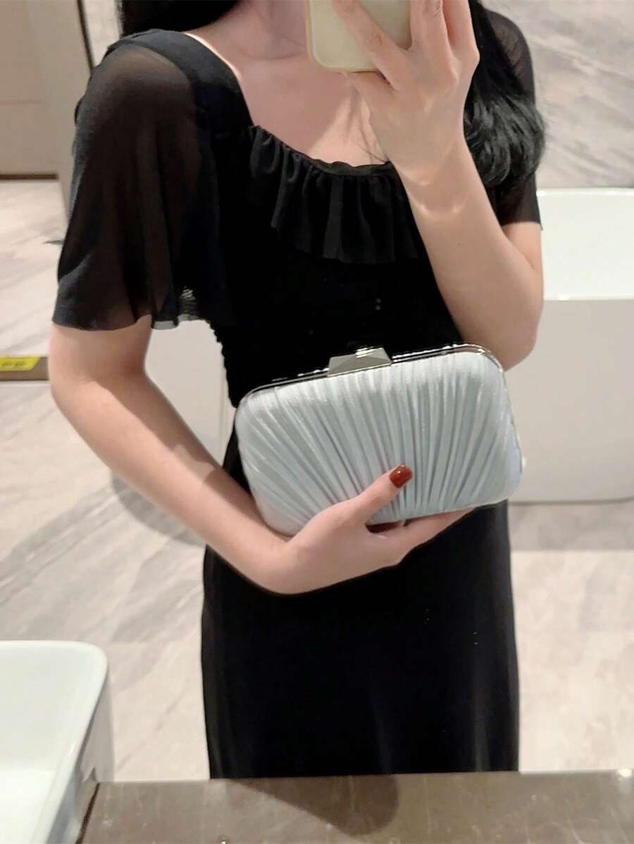 SHEIN حقيبة فضية ساتان مطوية بسلسلة