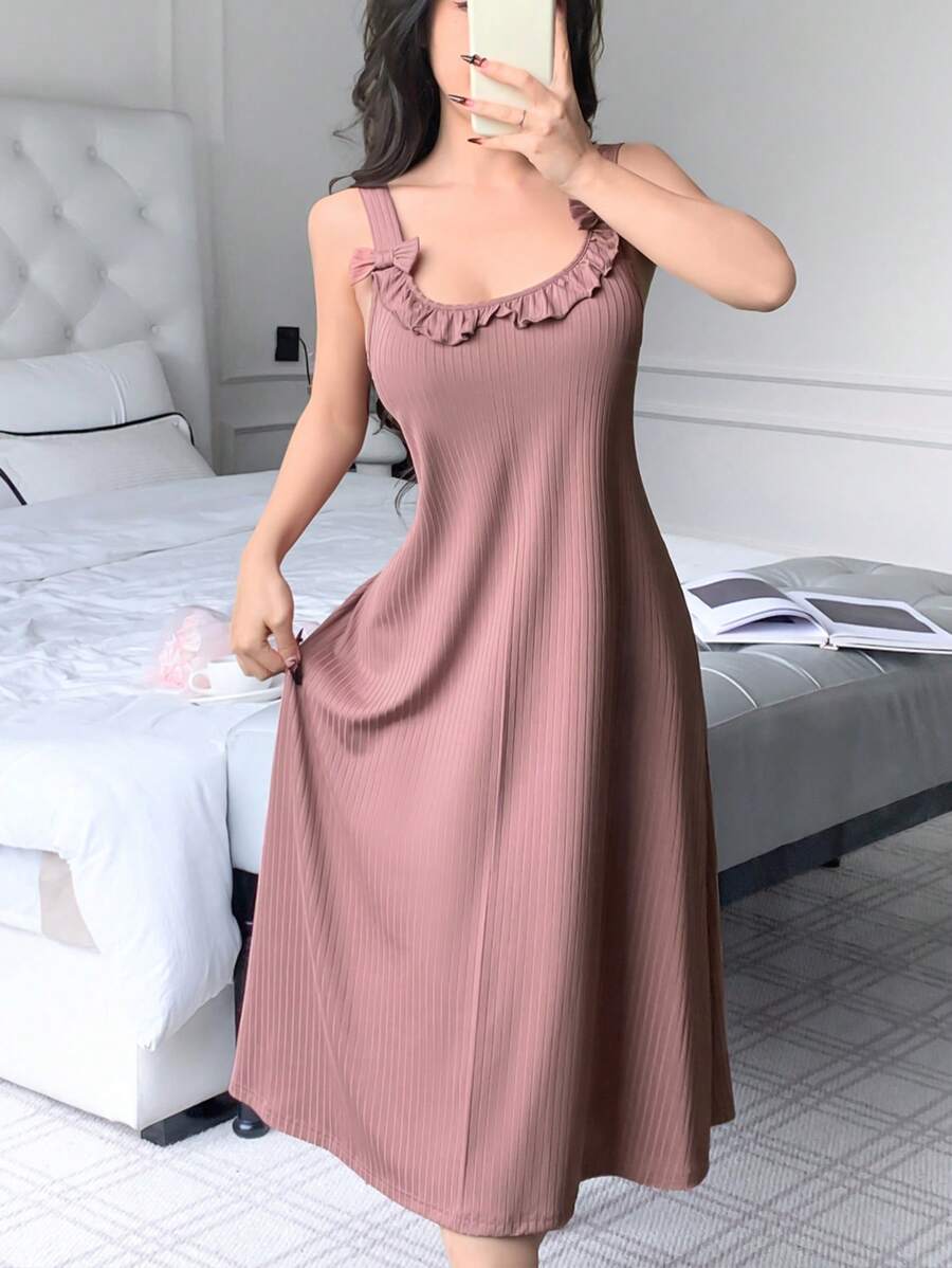 SHEIN فستان نوم بلون وردي مغير بفيونكة ثلاثية الأبعاد