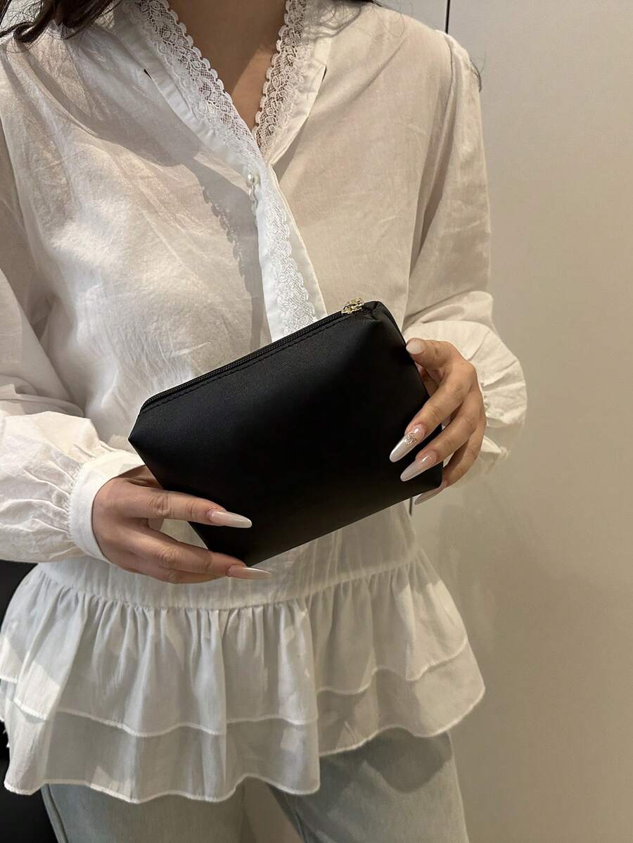 SHEIN حقيبة مكياج جلدية ناعمة بلون الاسود مقاومة للماء متعددة الاستخدامات للسفر