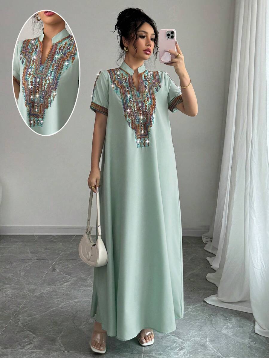 SHEIN Rafferiza فستان أخضر مطرز بألوان متباينة وياقة واقفة مزينة برينستون