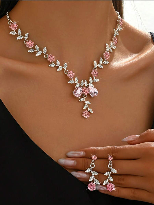 SHEIN طقم مجوهرات كريستالي زهرة وردي قلادة وأقراط