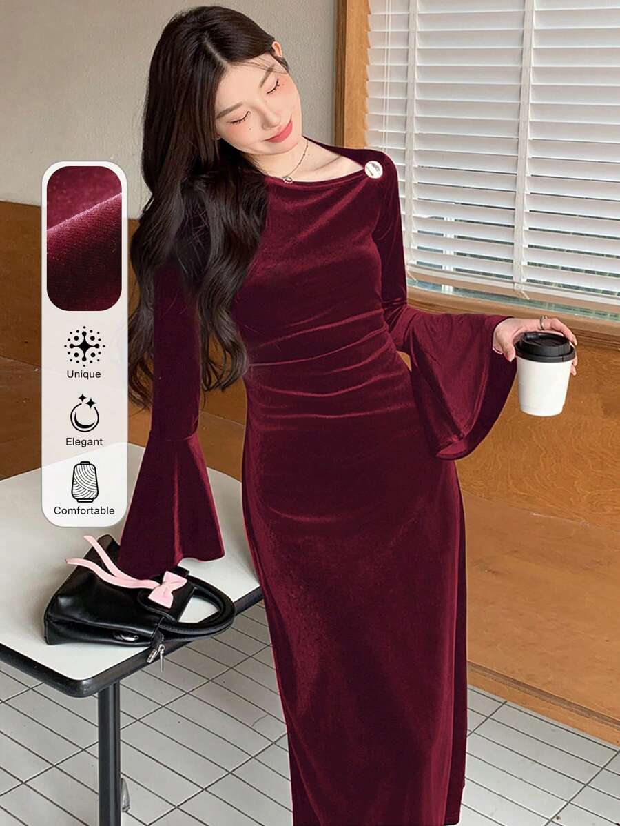 SHEIN DAZY فستان عنابي بأكمام واسعة وياقة مائلة