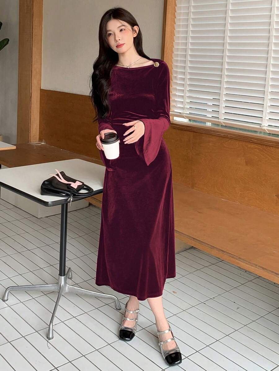 SHEIN DAZY فستان عنابي بأكمام واسعة وياقة مائلة