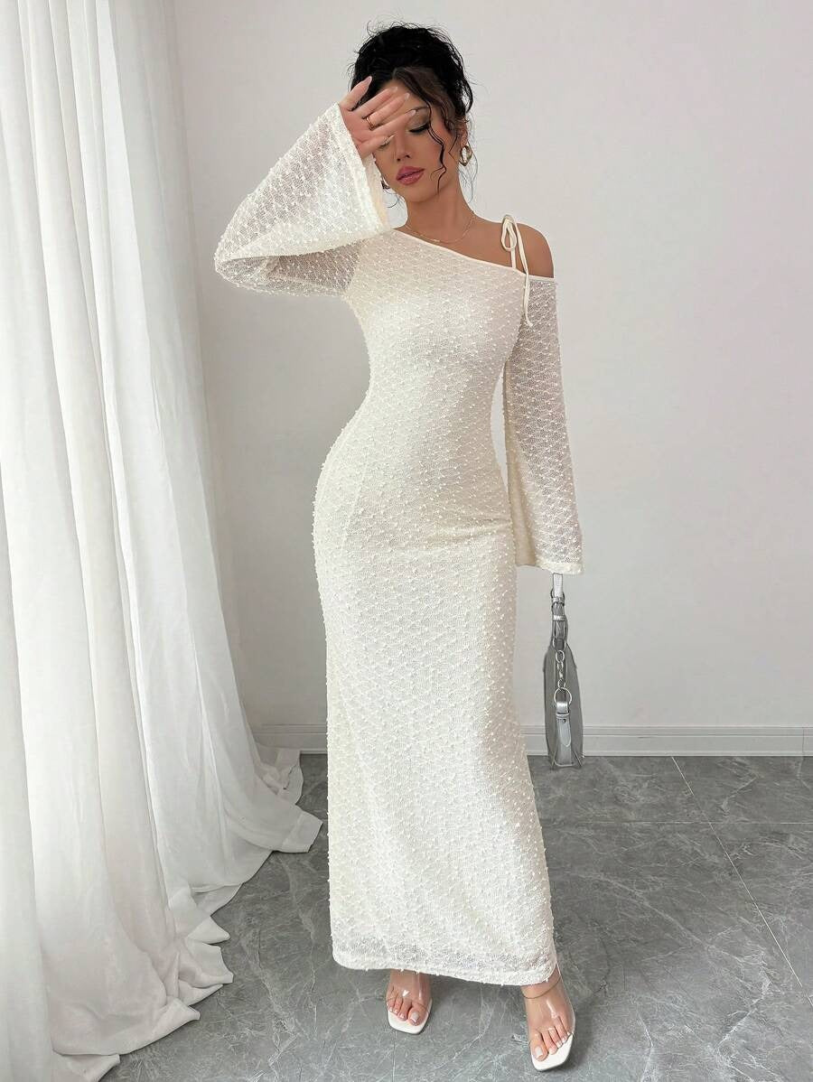 SHEIN Rafferiza فستان ماكسي ضيق بقصة مخصرة وكتف مكشوف وأكمام طويلة