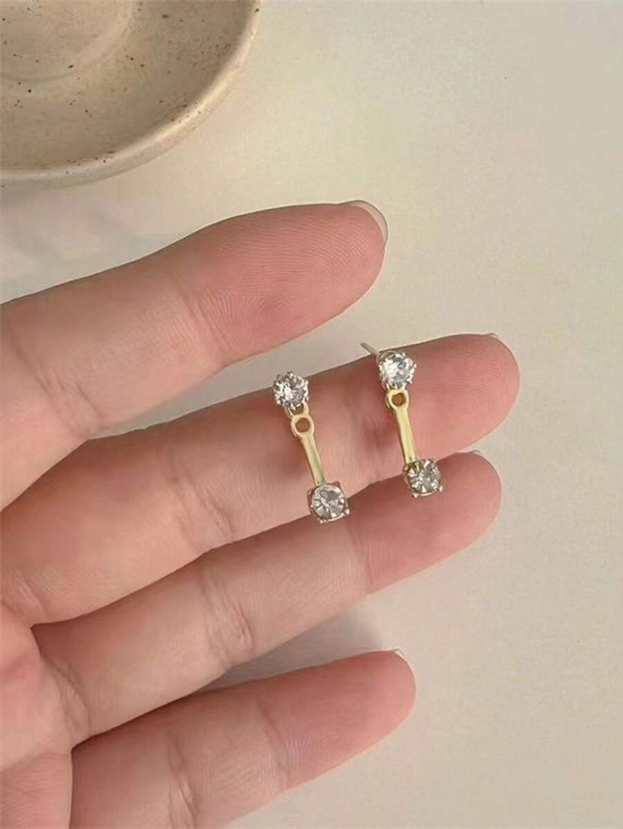 SHEIN زوج أقراط أذن مطلية بزركونيوم مع لمسات ماس صغيرة