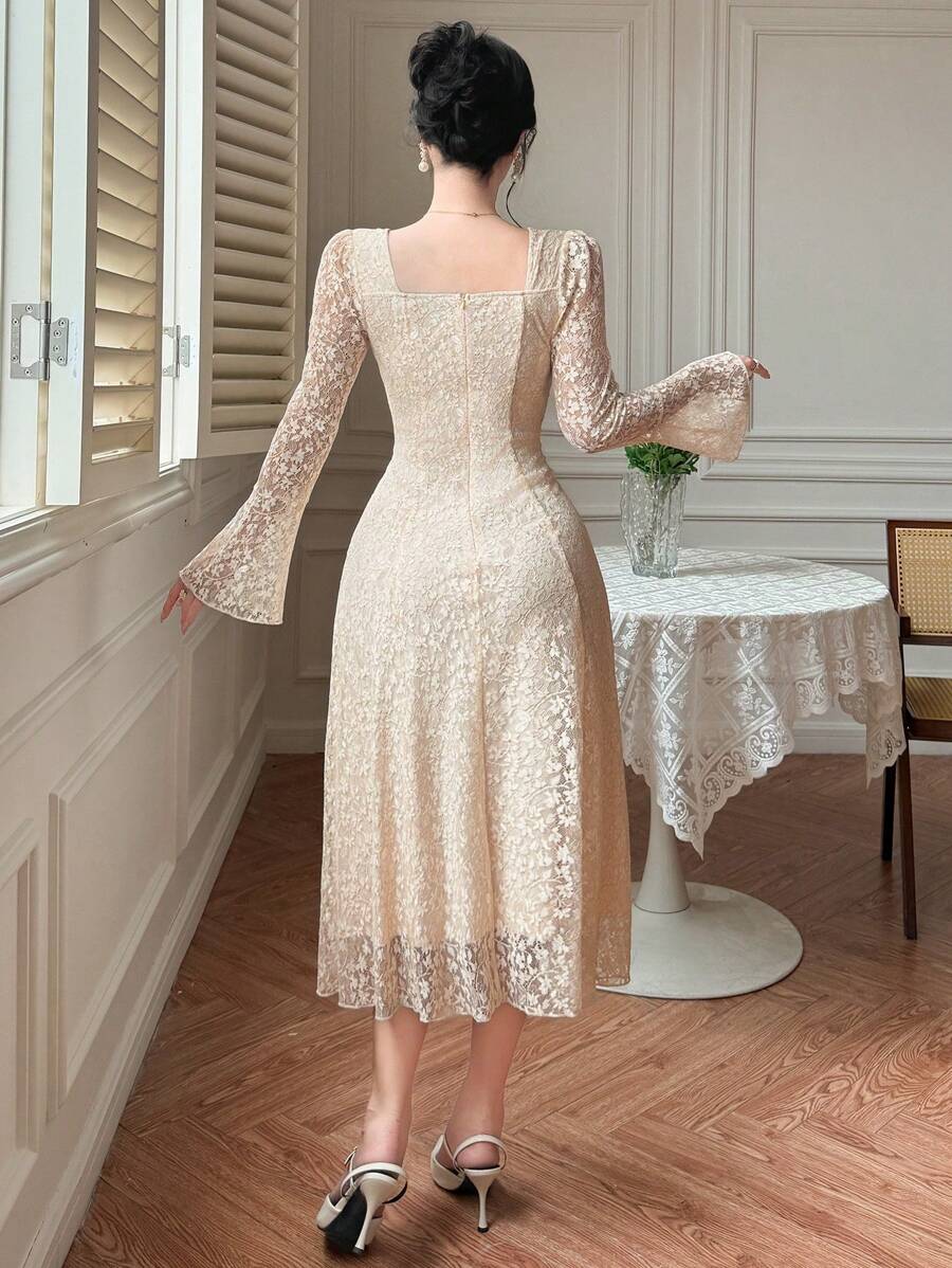 SHEIN DAZY فستان بيج دانتيل بياقة وأكمام واسعة أنيقة