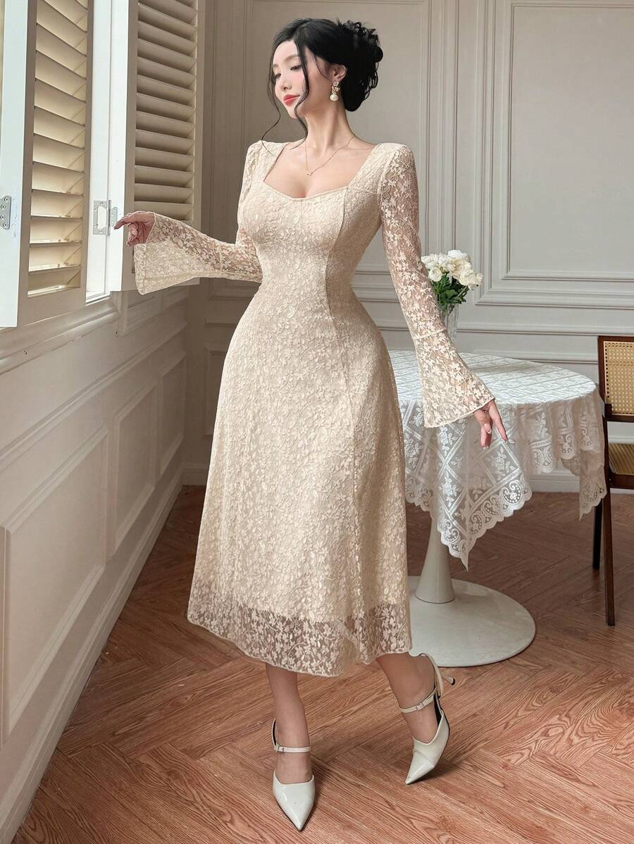 SHEIN DAZY فستان بيج دانتيل بياقة وأكمام واسعة أنيقة