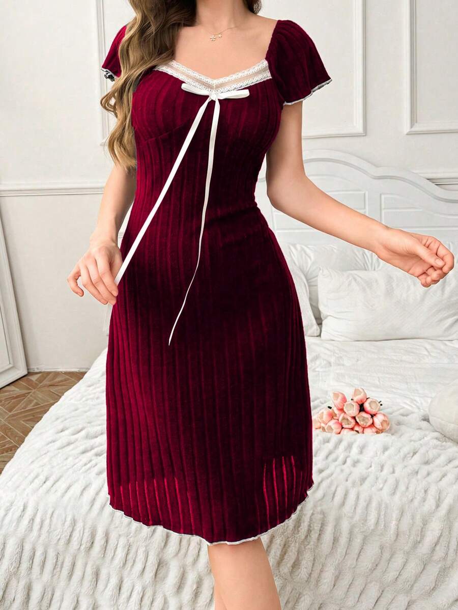 SHEIN ثوب نوم بياقة طاقم وزينة شريطية مع فيونكة