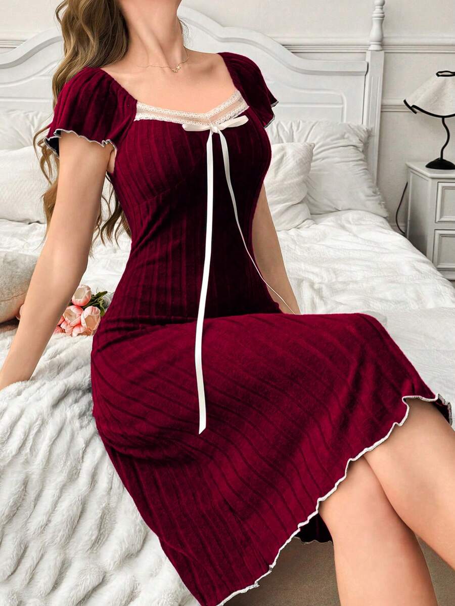 SHEIN ثوب نوم بياقة طاقم وزينة شريطية مع فيونكة