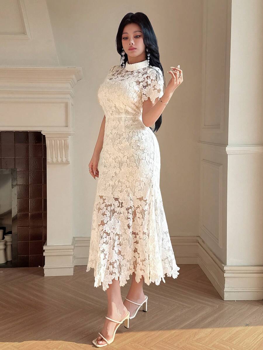 SHEIN DAZY فستان ابيض متوسط الطول شفاف من الدانتيل