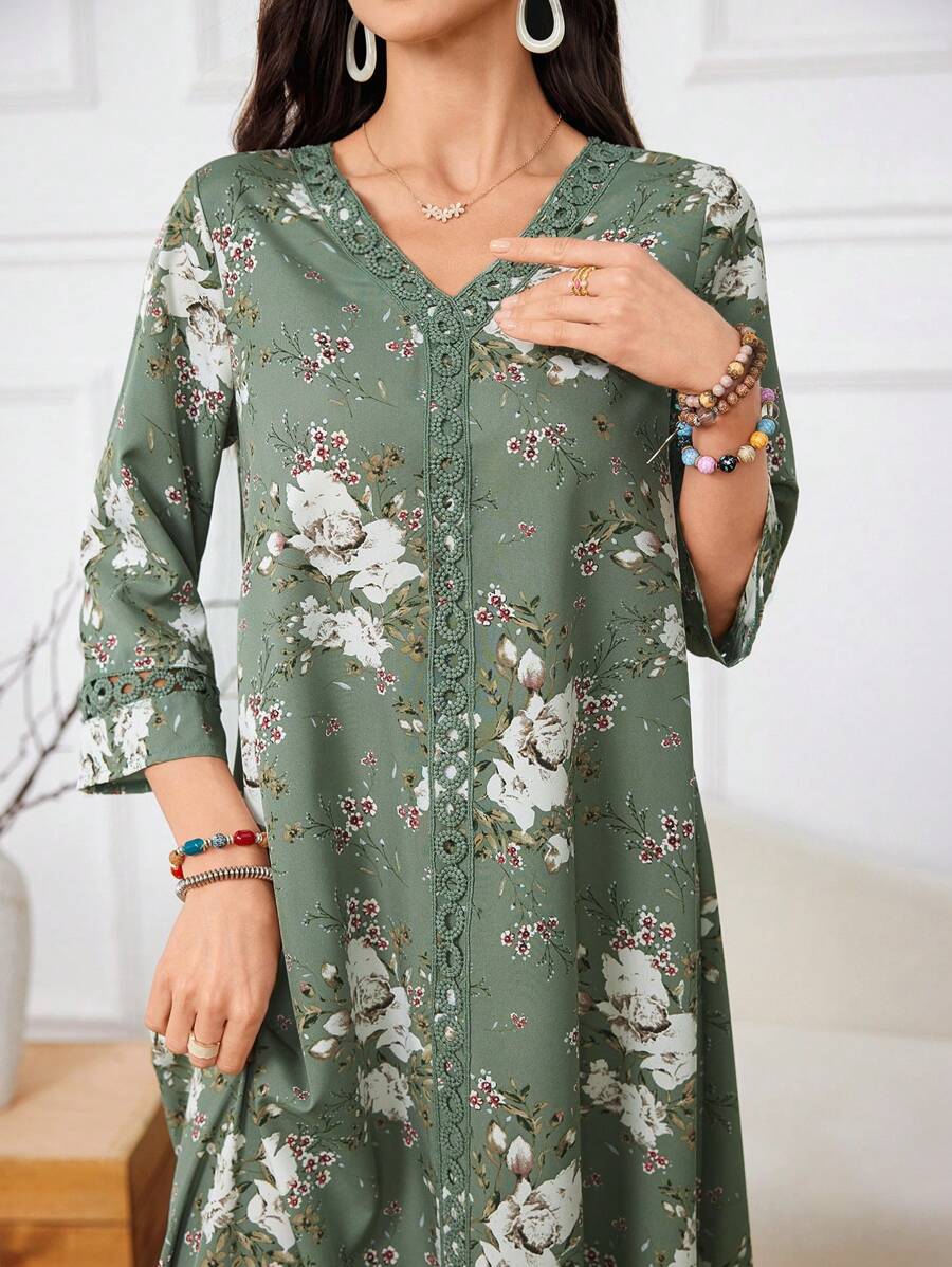 SHEIN Lacomfia فستان عربي محتشم بطبعة زهرية وأكمام 3/4 واسع