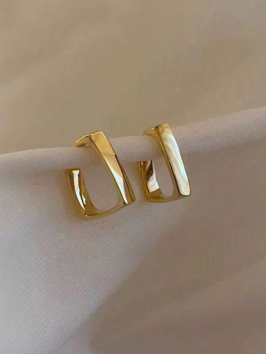 SHEIN مجموعة أقراط حلقات ذهبية صغيرة راقية