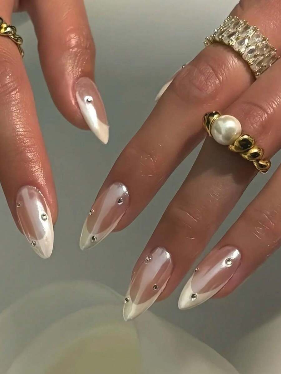 SHEIN nailrosy أظافر 10 قطع بشكل لوزي بتصميم فراشة بتدرج لامع