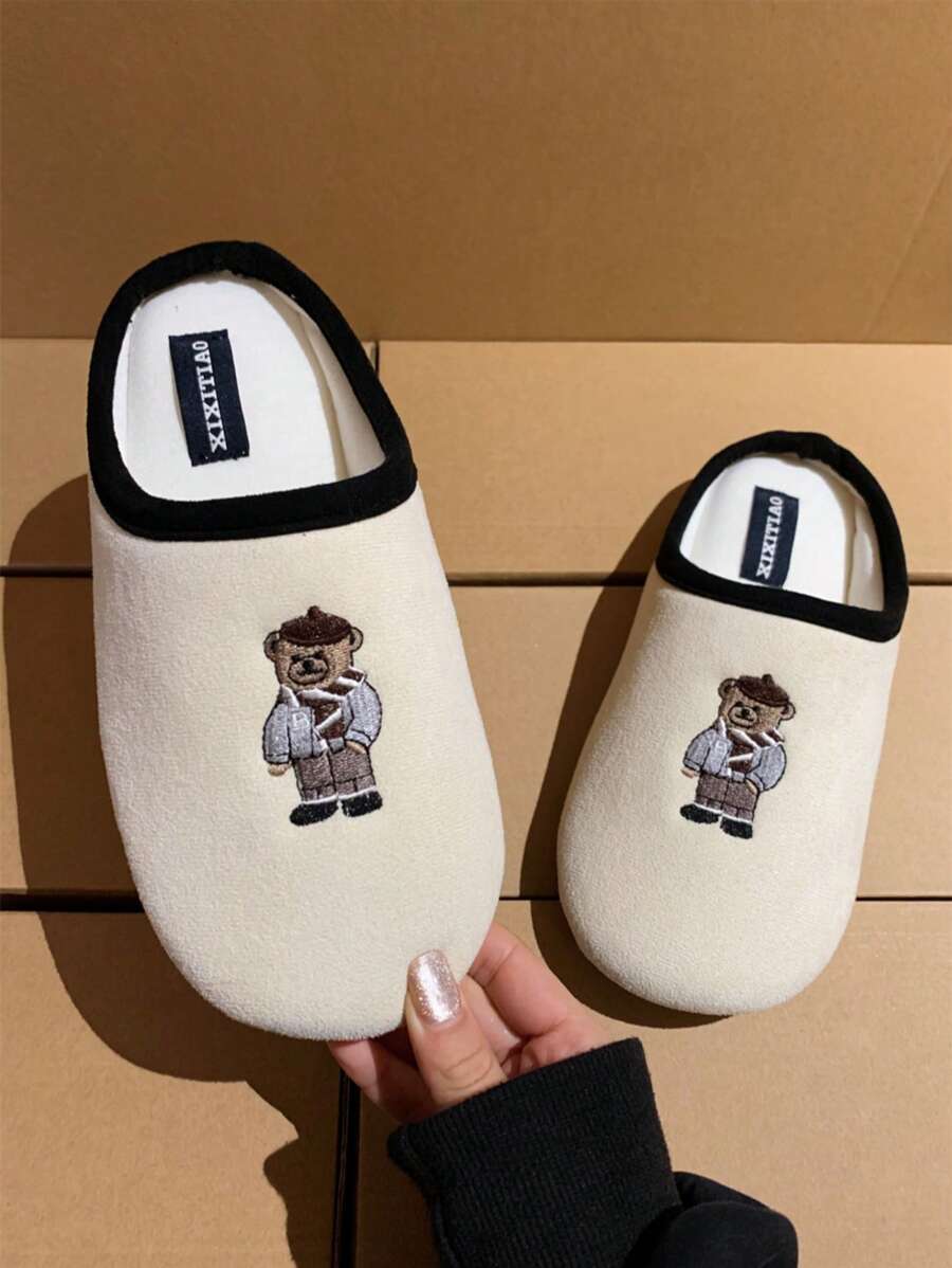 SHEIN XIXITIAO شبشب ابيض مطرز بشكل دب مسطح ومريح