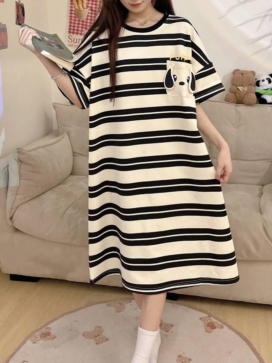 SHEIN فستان نوم مخطط قصير الأكمام بجيب بتصميم كلب كرتوني