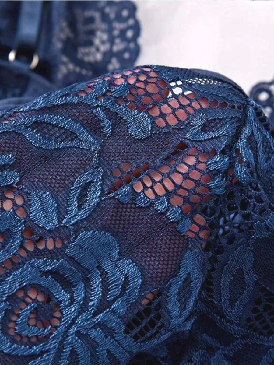 SHEIN SOFUSEN طقم ملابس داخلية قطعتين من الدانتيل بتصميم زهرة اللوتس