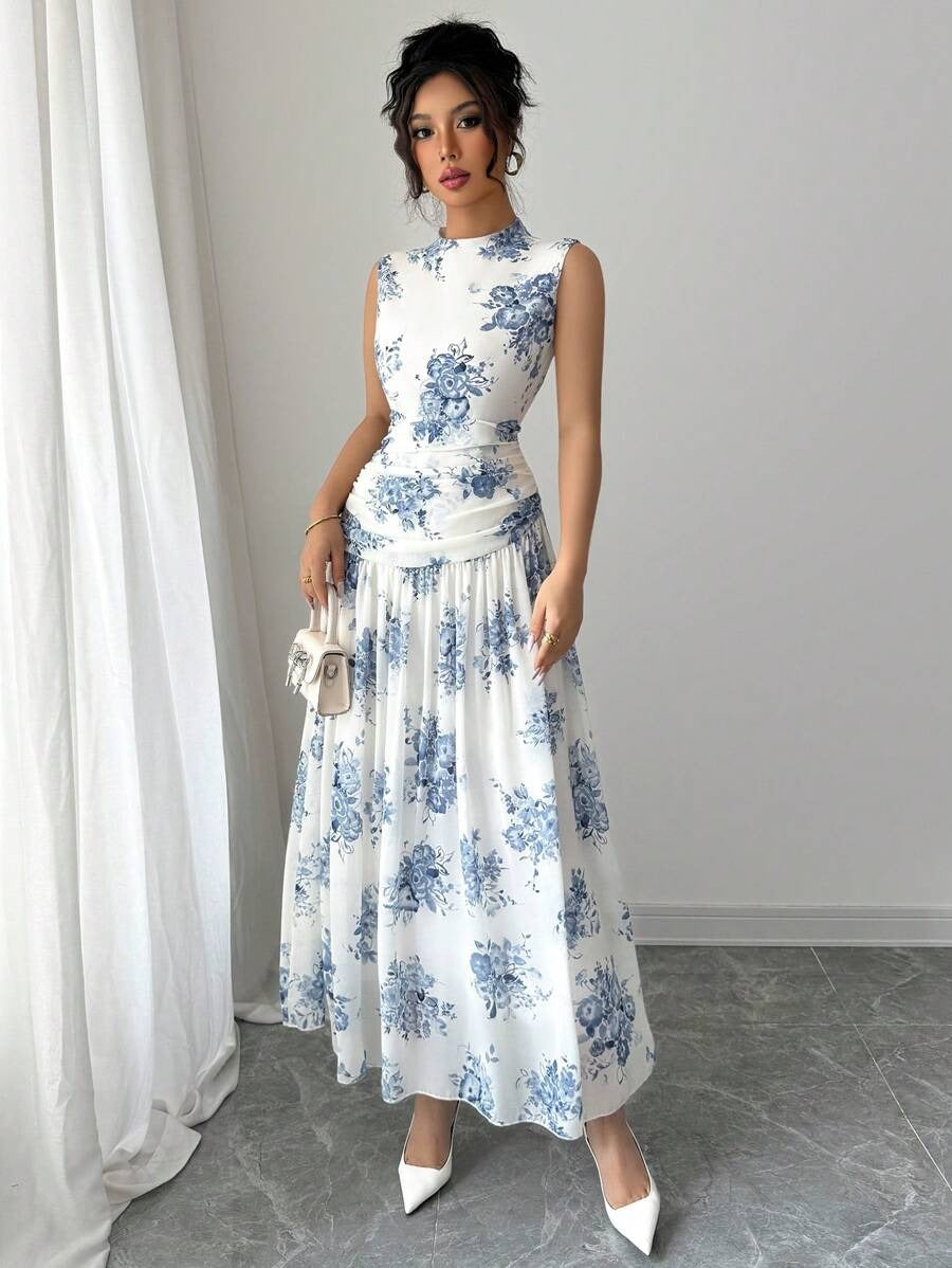 SHEIN Modelyn فستان نسائي أنيق بدون أكمام بلون أبيض بطبعة زهور زرقاء ناعمة