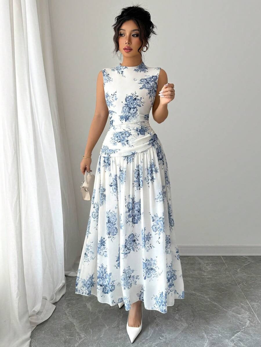 SHEIN Modelyn فستان نسائي أنيق بدون أكمام بلون أبيض بطبعة زهور زرقاء ناعمة