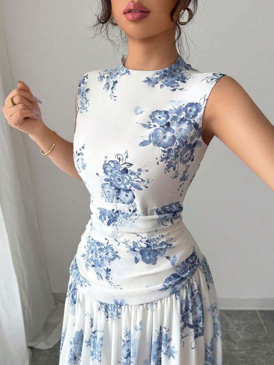 SHEIN Modelyn فستان نسائي أنيق بدون أكمام بلون أبيض بطبعة زهور زرقاء ناعمة