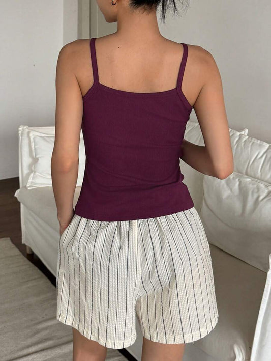 SHEIN DAZY طقم بيجامة توب كامي وشورت مخطط