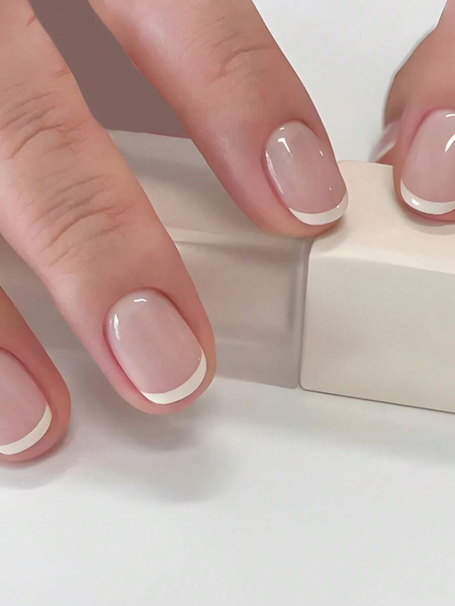 SHEIN مجموعة 120 قطعة أظافر صناعية قصيرة مربعة بيضاء لامعة