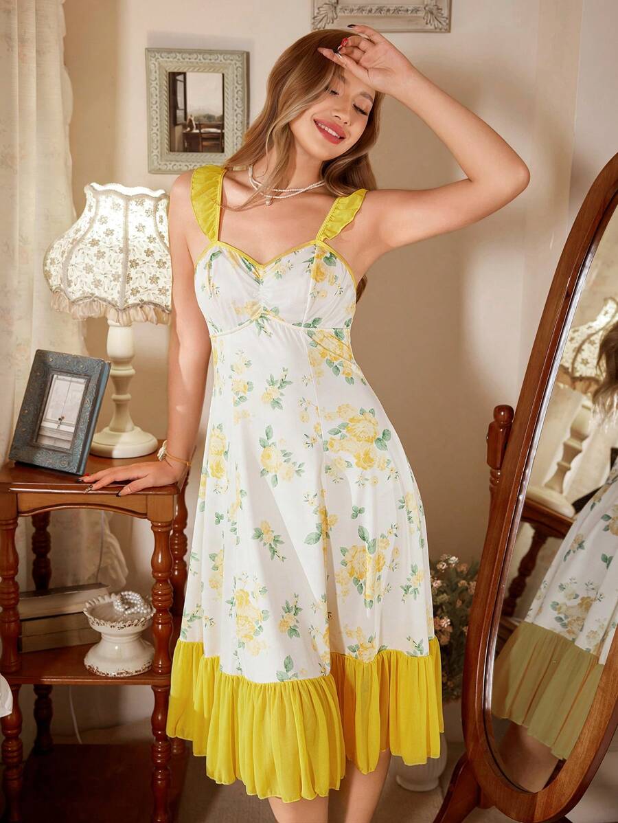 SHEIN CottageSlumber فستان نوم أصفر بطبعة زهور صغيرة وكشكشة في الذيل