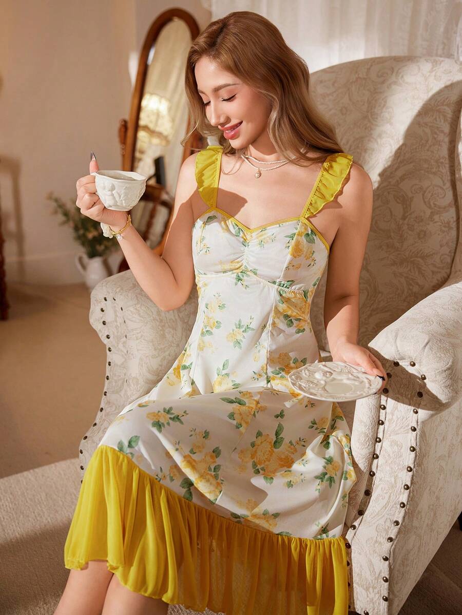 SHEIN CottageSlumber فستان نوم أصفر بطبعة زهور صغيرة وكشكشة في الذيل