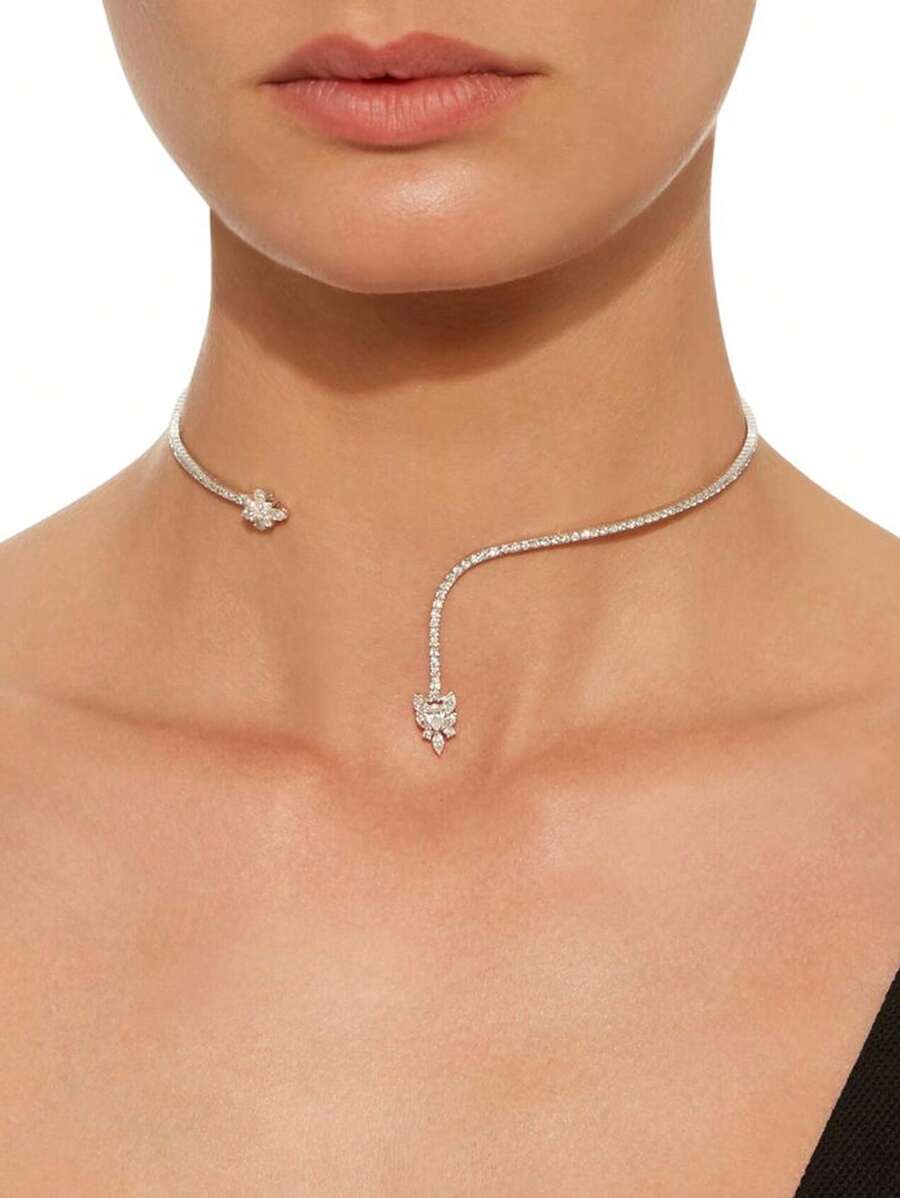 SHEIN قلادة وشاح زهرة فضي بزركونيا