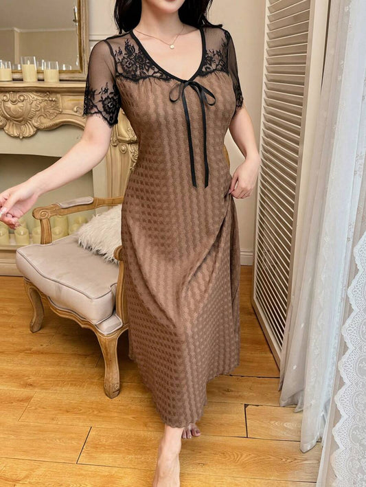 SHEIN Dream Adore فستان نوم جاكار مزين بدانتيل بأكمام قصيرة وكتف شفاف