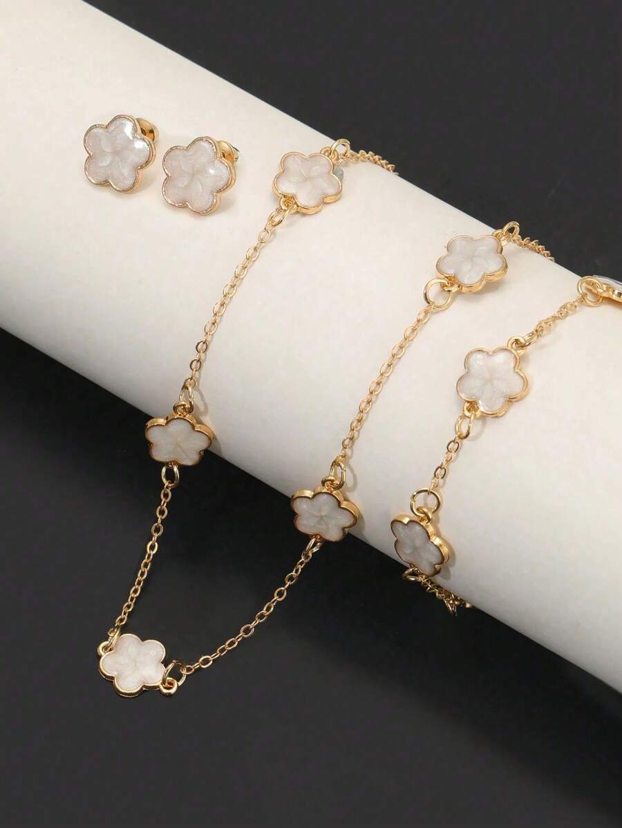SHEIN طقم مجوهرات زهرة بيضاء على شكل شمندر