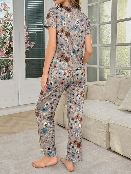 SHEIN طقم بيجامة بأكمام قصيرة وسروال طويل بطباعة زهور