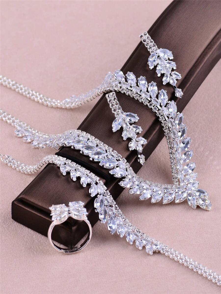 SHEIN طقم مجوهرات فضي بشكل  فاخر